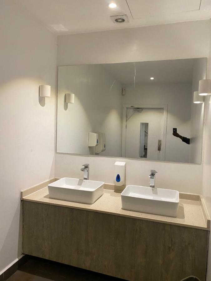 One Bedroom Apartment At A Embassy Gardens Cantonments Akra Dış mekan fotoğraf